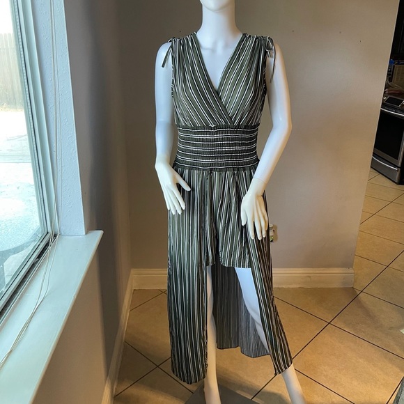 New Women’s green striped shorts romper jumpsuit size L/XL for size 14-16 - Picture 6 of 8